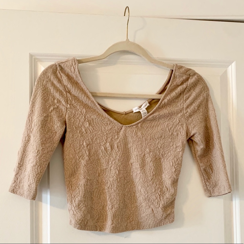 Quarter sleeve crop top beige